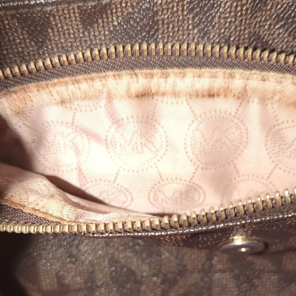MICHAEL KORS Brown and Small Tan Wallet/Bag*